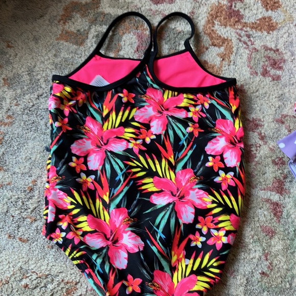 Little girls swimsuits - Picture 6 of 6
